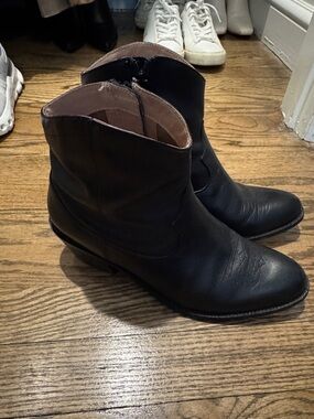 Seychelles - Classic Black Leather Ankle Boots - Women's 8